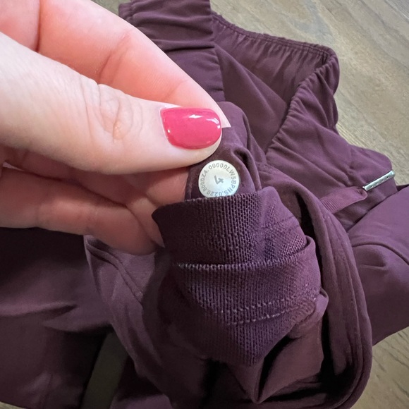 Lululemon On The Fly 7/8 Pant in Cassis Maroon size 4 - Picture 8 of 8